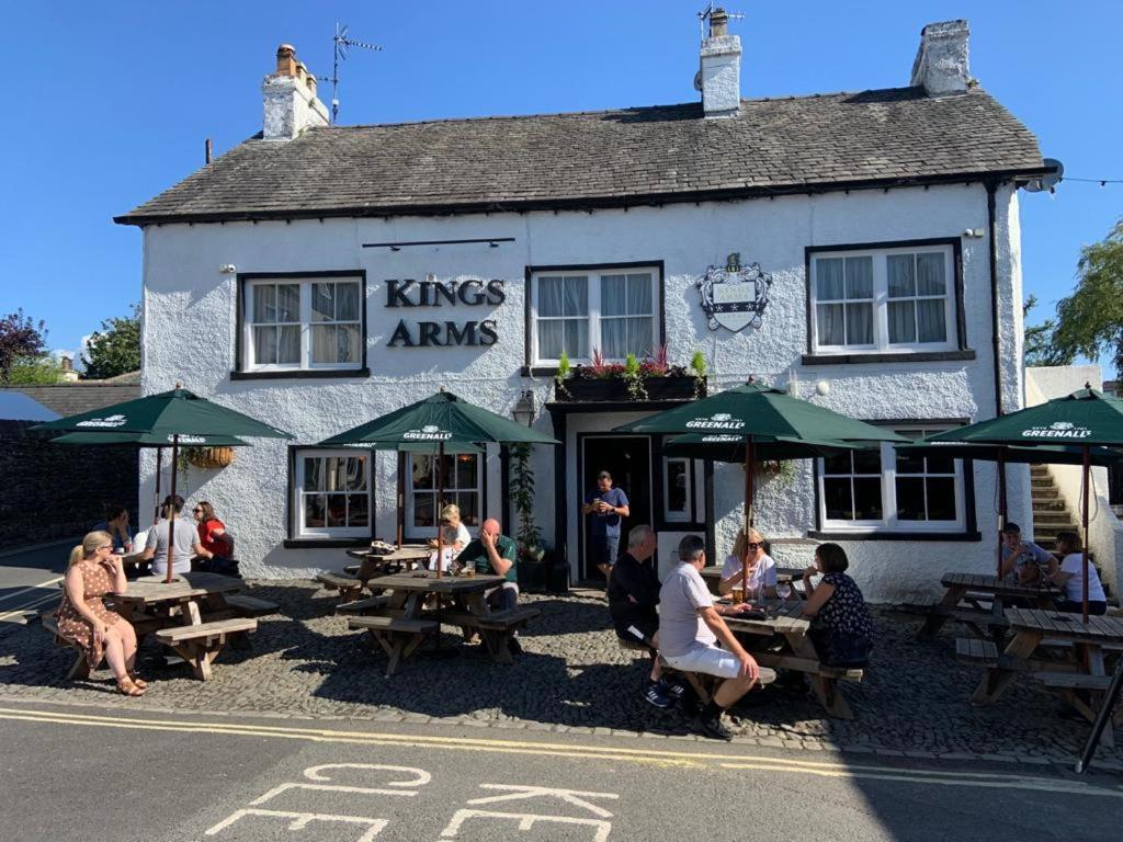 Отель The Kings Arms Картмел Экстерьер фото
