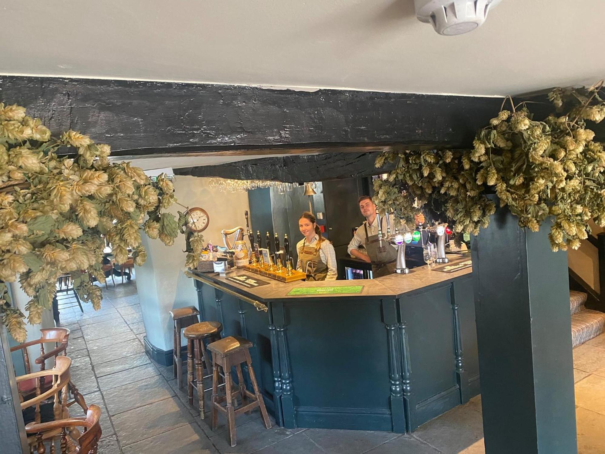 Отель The Kings Arms Картмел Экстерьер фото