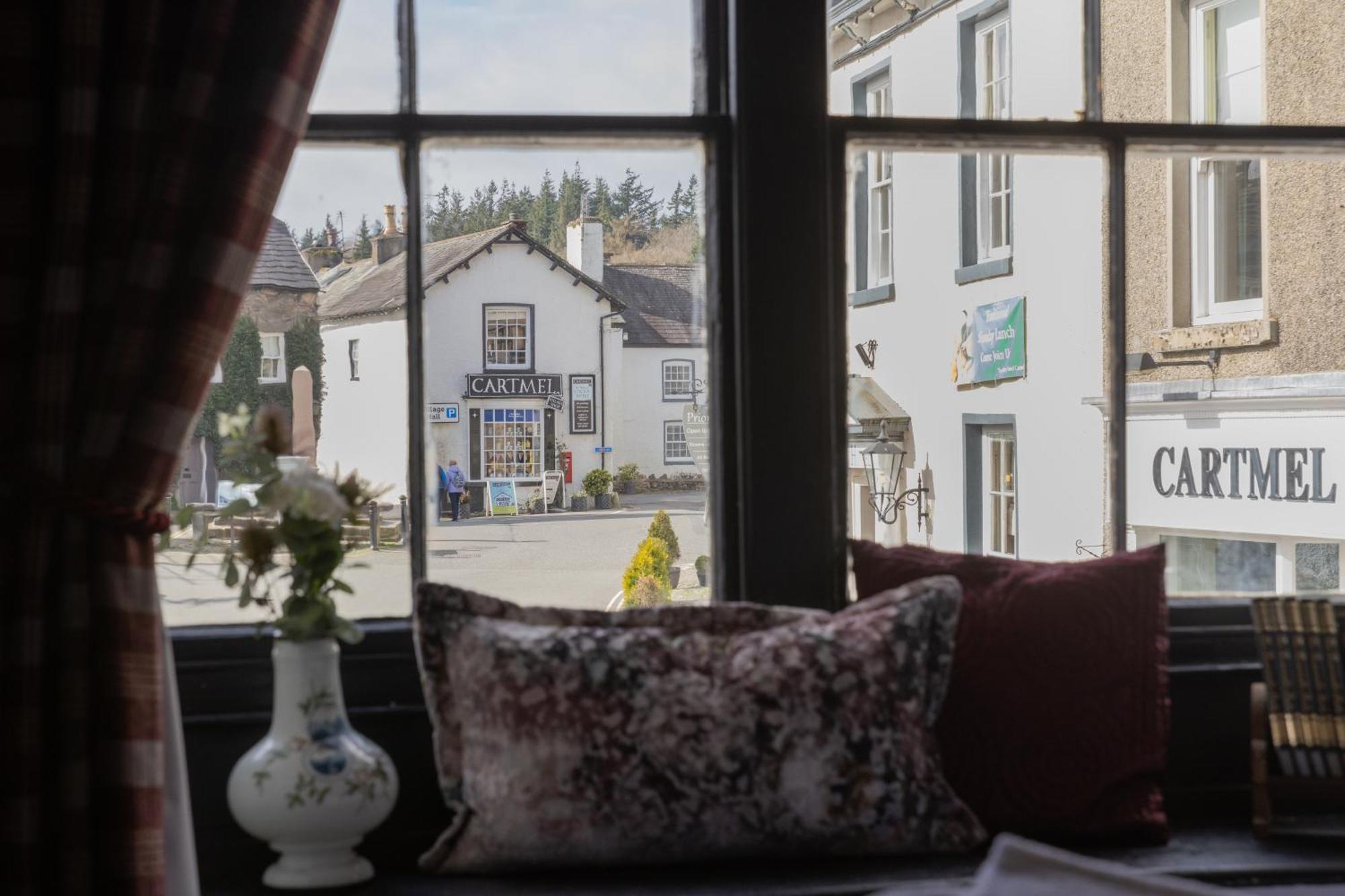 Отель The Kings Arms Картмел Экстерьер фото