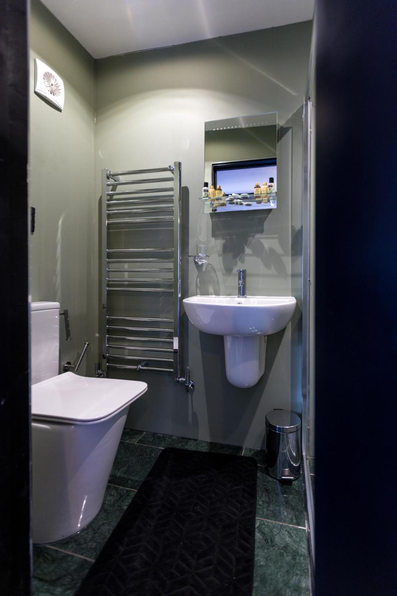 Отель The Kings Arms Картмел Экстерьер фото